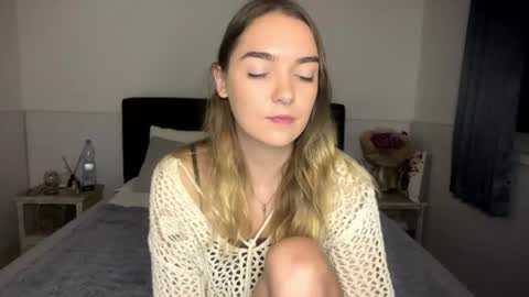Snapshot of roxysweetdream chatting on July 30, 2026, 3:00 pm Roxy online show from July 30, 2026, 3:00 pm