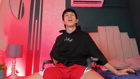 Snapshot of roy_miles chatting on December 20, 2025, 3:24 am roy_miles online show from December 20, 2025, 3:24 am