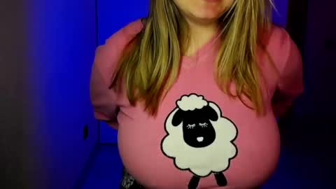 Snapshot of royalboobs chatting on February 9, 2025, 10:20 am Cameron online show from February 9, 2025, 10:20 am