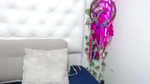 Bruna Royale  online show from April 18, 2026, 4:00 pm