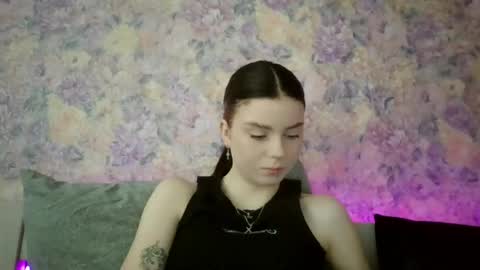 royalvelour online show from June 4, 2026, 2:56 pm