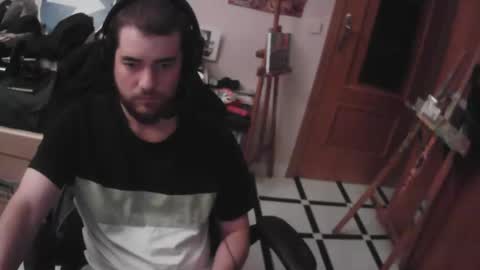 Snapshot of royer04 chatting on October 23, 2025, 12:32 am royer04 online show from October 23, 2025, 12:32 am