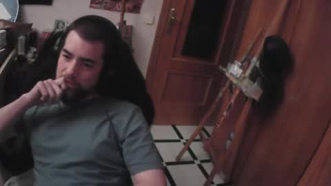 Snapshot of royer04 chatting on October 27, 2025, 3:43 am royer04 online show from October 27, 2025, 3:43 am