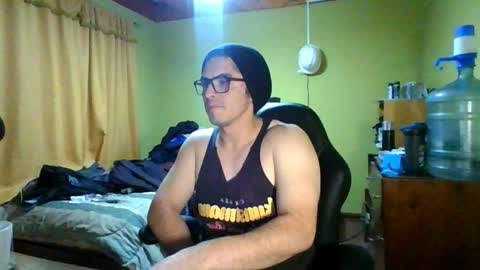 rpaulo25 online show from May 12, 2026, 4:53 am