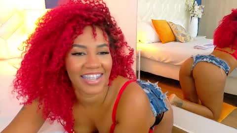 ruby_rogers_ online show from September 19, 2025, 1:23 pm