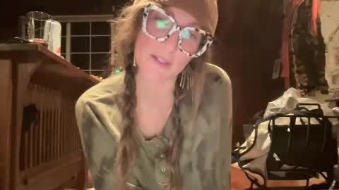 rubywavesback online show from December 17, 2025, 5:02 am