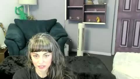 Snapshot of ruehallow chatting on June 27, 2026, 8:47 pm Rue Hallow online show from June 27, 2026, 8:47 pm