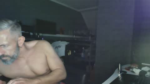 Snapshot of ruffi77 chatting on January 16, 2025, 12:02 am Chico que rico Caliente online show from January 16, 2025, 12:02 am