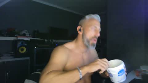 Snapshot of ruffi77 chatting on February 7, 2025, 3:34 am Chico que rico Caliente online show from February 7, 2025, 3:34 am