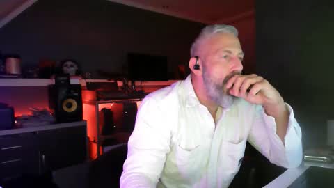 Snapshot of ruffi77 chatting on November 2, 2025, 1:52 am Chico que rico Caliente online show from November 2, 2025, 1:52 am