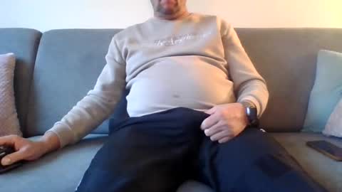 runner_1978 online show from December 1, 2025, 8:30 am