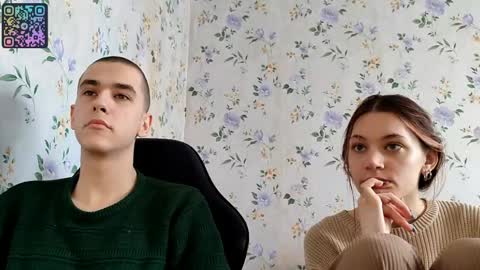Snapshot of rusmedium chatting on April 23, 2026, 8:13 am Lisa and Vlad online show from April 23, 2026, 8:13 am