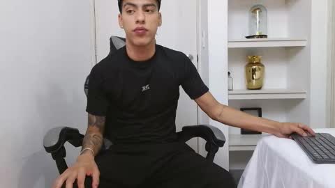  R U S S E L L  online show from February 5, 2026, 4:17 am