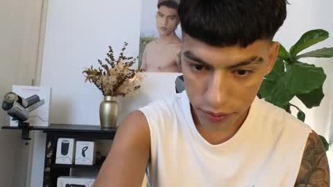  R U S S E L L  online show from April 9, 2026, 9:42 pm