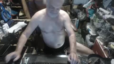 Russtenail21 online show from October 16, 2025, 9:05 pm