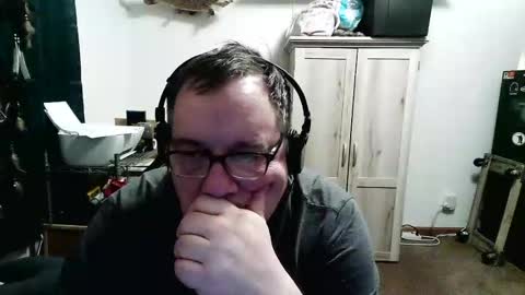 rwzar_1965 online show from April 5, 2026, 4:20 am