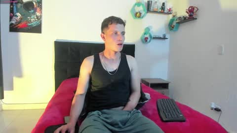 Snapshot of ryan15_ chatting on February 9, 2025, 11:15 pm Ryan 15 online show from February 9, 2025, 11:15 pm