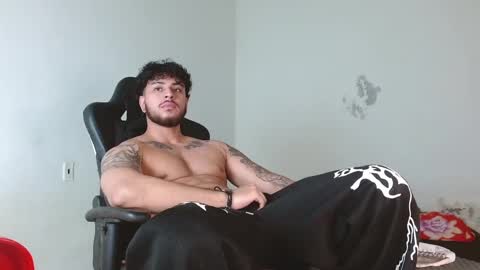 Snapshot of ryan_warren18 chatting on February 18, 2025, 4:58 am RYAN online show from February 18, 2025, 4:58 am