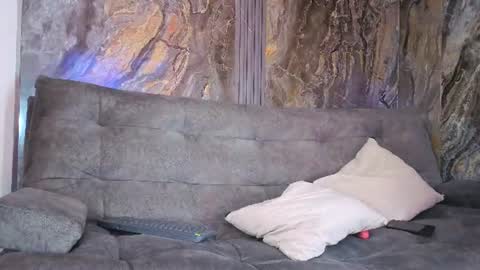 ryann_wolf online show from July 1, 2026, 9:03 pm