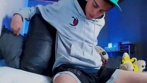 Ryannhill  online show from February 10, 2026, 7:12 am