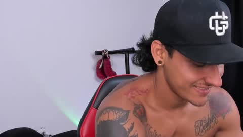 ryanwhite3 online show from November 11, 2025, 11:49 pm