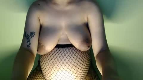 Snapshot of rynn_x chatting on June 18, 2026, 5:30 am SINGLE WIDOWED MOM online show from June 18, 2026, 5:30 am