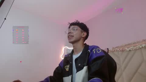 ryu_tay online show from April 7, 2026, 5:08 am