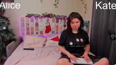 Snapshot of s_katekisa_ss chatting on December 31, 2024, 1:26 am Kate online show from December 31, 2024, 1:26 am