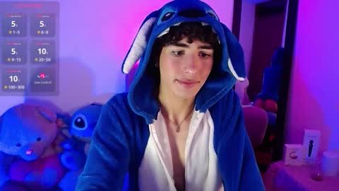 Snapshot of saanti_foxs chatting on September 26, 2025, 1:53 am Santi online show from September 26, 2025, 1:53 am