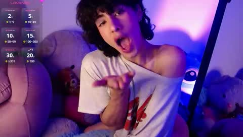 Snapshot of saanti_foxs chatting on November 6, 2025, 12:44 am Santi online show from November 6, 2025, 12:44 am