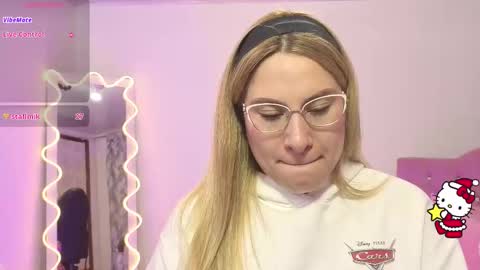 Snapshot of saaya_tay chatting on December 19, 2025, 4:08 am saaya_tay online show from December 19, 2025, 4:08 am