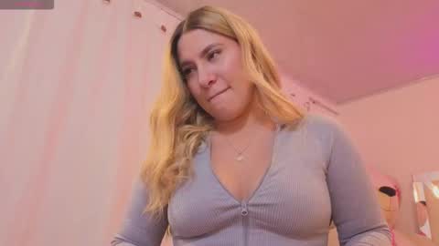 Snapshot of saaya_tay chatting on February 20, 2026, 3:25 am saaya_tay online show from February 20, 2026, 3:25 am