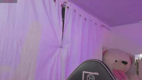 Snapshot of saaya_tay chatting on April 1, 2026, 3:18 am saaya_tay online show from April 1, 2026, 3:18 am