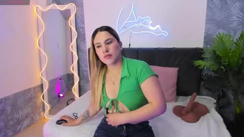 Snapshot of saaya_tay chatting on April 15, 2026, 8:31 pm saaya_tay online show from April 15, 2026, 8:31 pm