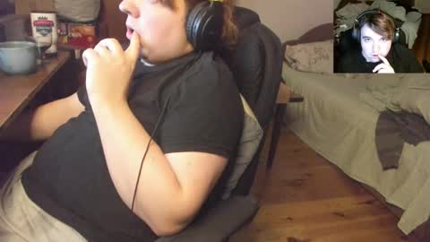 1141323  my Lord Mister Max   moms treasure online show from December 15, 2025, 12:37 am