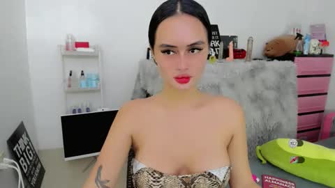 Sabrina online show from March 22, 2026, 3:48 pm