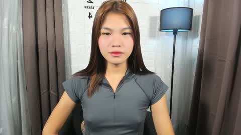 Snapshot of sabrina_maxx chatting on January 13, 2025, 5:23 am Nadine online show from January 13, 2025, 5:23 am