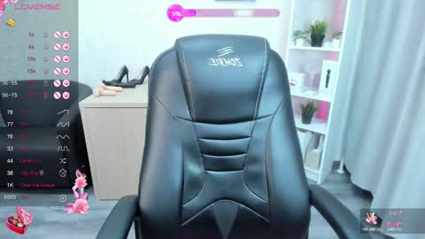 Snapshot of sabrina_sven chatting on December 9, 2024, 9:26 pm GMT7TueWedThuFriSatSun 0100am-0700am online show from December 9, 2024, 9:26 pm