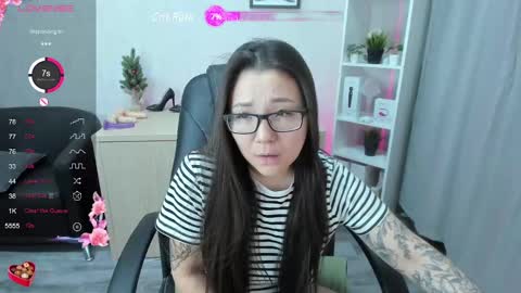 Snapshot of sabrina_sven chatting on December 19, 2024, 9:28 pm GMT7TueWedThuFriSatSun 0100am-0700am online show from December 19, 2024, 9:28 pm