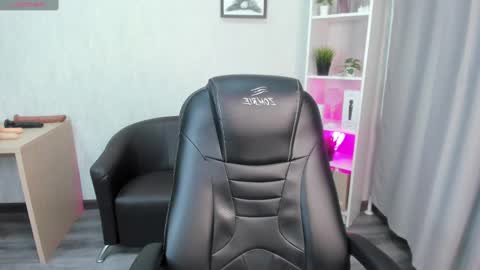 Snapshot of sabrina_sven chatting on February 23, 2025, 9:48 pm GMT7TueWedThuFriSatSun 0100am-0700am online show from February 23, 2025, 9:48 pm
