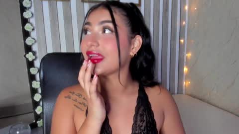 Snapshot of sabrinahims_ chatting on February 21, 2025, 11:10 pm mariana  online show from February 21, 2025, 11:10 pm