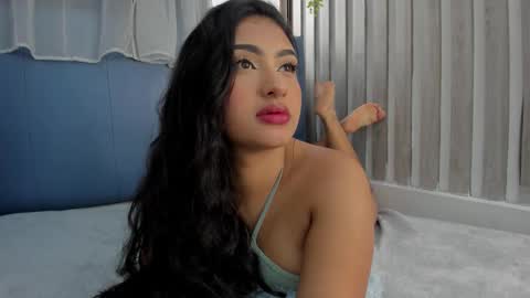 Snapshot of sabrinahims_ chatting on September 29, 2025, 9:52 pm mariana  online show from September 29, 2025, 9:52 pm