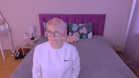 Sabrina MacMarren online show from February 17, 2026, 6:43 am