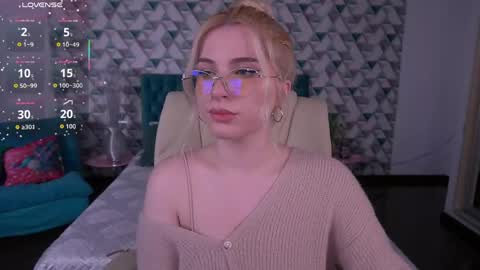Snapshot of sabrinamuse chatting on May 19, 2026, 6:09 am Sabrina online show from May 19, 2026, 6:09 am
