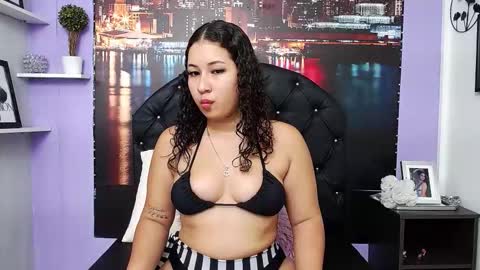Snapshot of sabrinaroux chatting on November 12, 2025, 11:32 am Sabrina Roux online show from November 12, 2025, 11:32 am