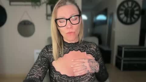 Snapshot of sacha__xx chatting on March 2, 2026, 5:31 pm sacha__xx online show from March 2, 2026, 5:31 pm