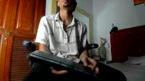 Snapshot of sack_connor chatting on December 15, 2025, 8:35 pm Sack online show from December 15, 2025, 8:35 pm