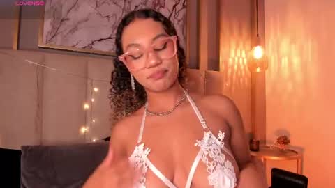 Sophie online show from June 19, 2026, 4:39 am