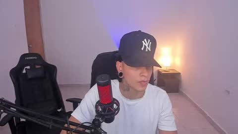 saenz_hotx online show from November 17, 2025, 5:41 pm