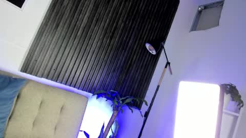 safiro_evans online show from April 18, 2026, 2:21 pm